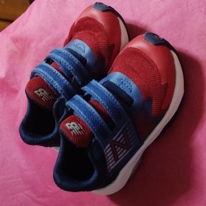 New balance sneakers boy size 8